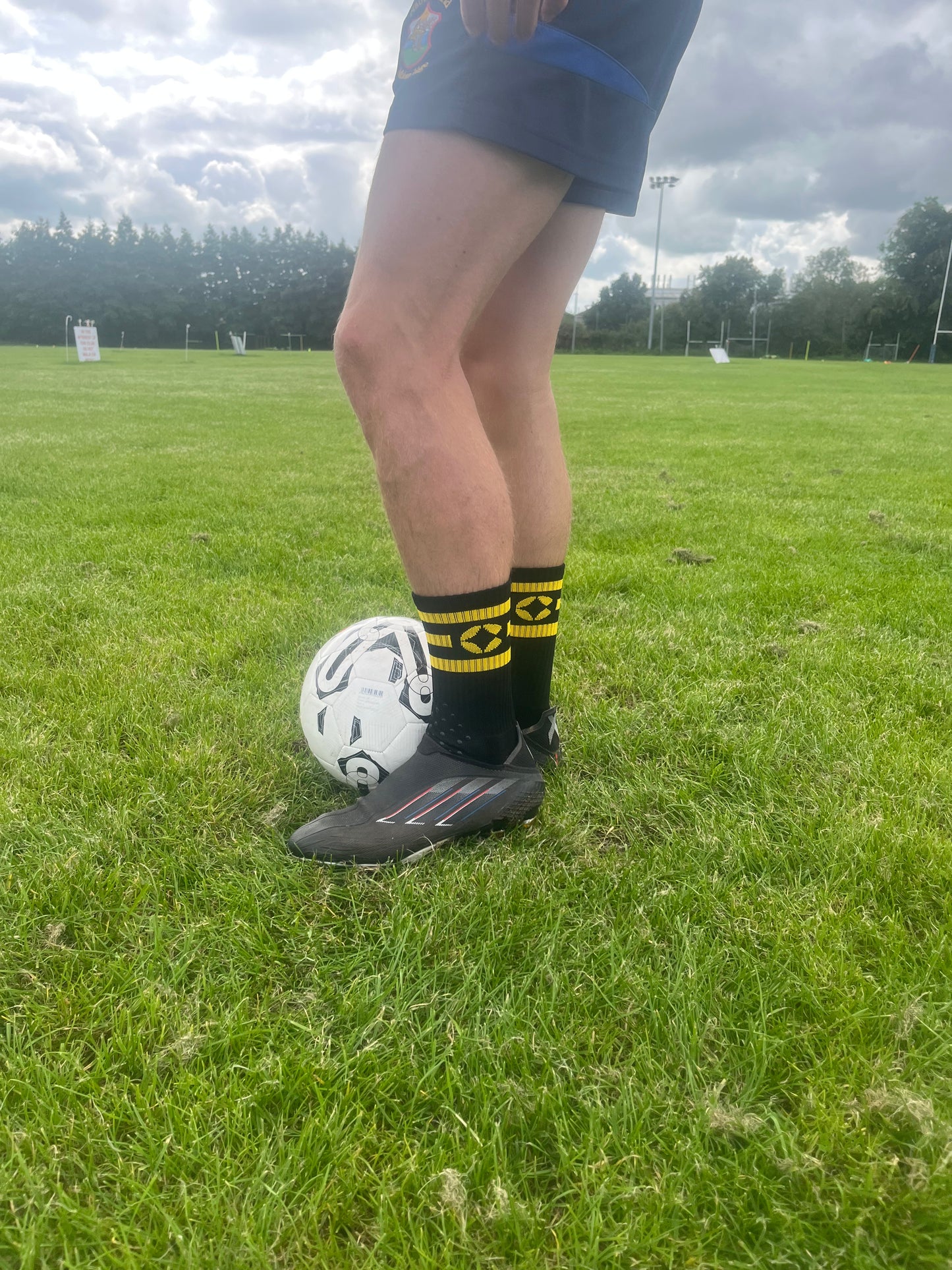 360 Degree Conquer Grip Socks - Black and Amber Grip Socks
