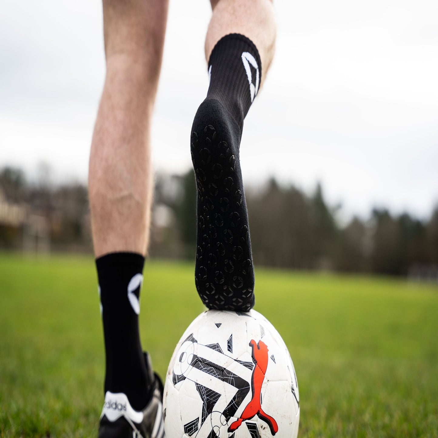 Conquer 360 Degree Grip Socks Black and White