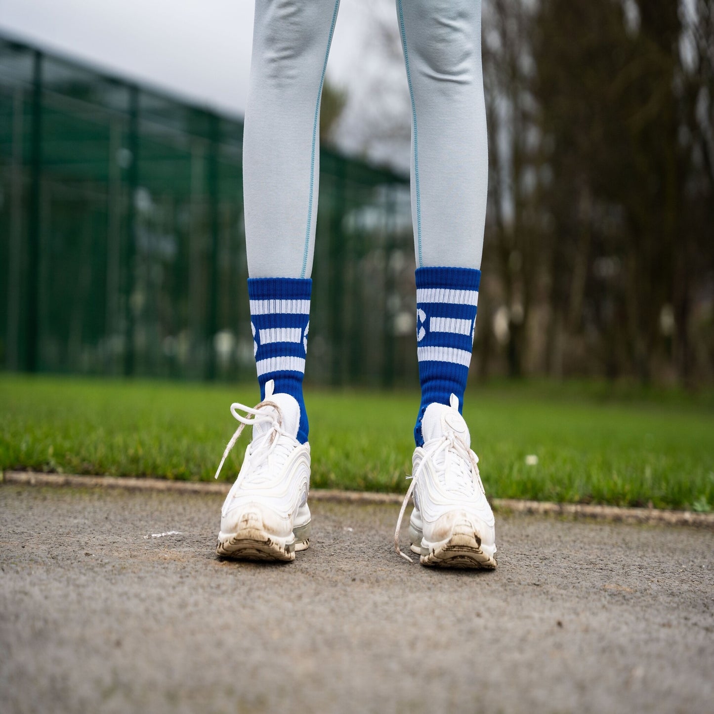 360 Degree Grip Socks: Blue and White