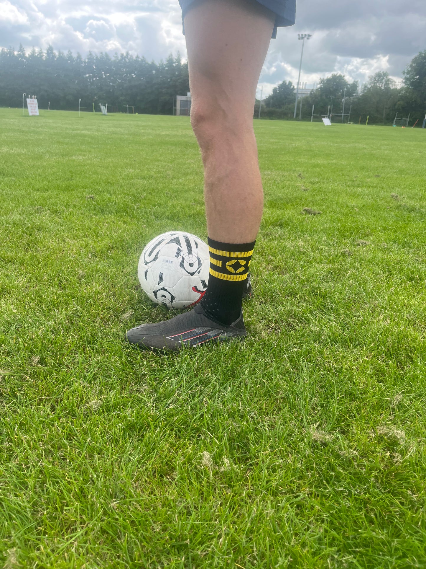 360 Degree Conquer Grip Socks - Black and Amber Grip Socks