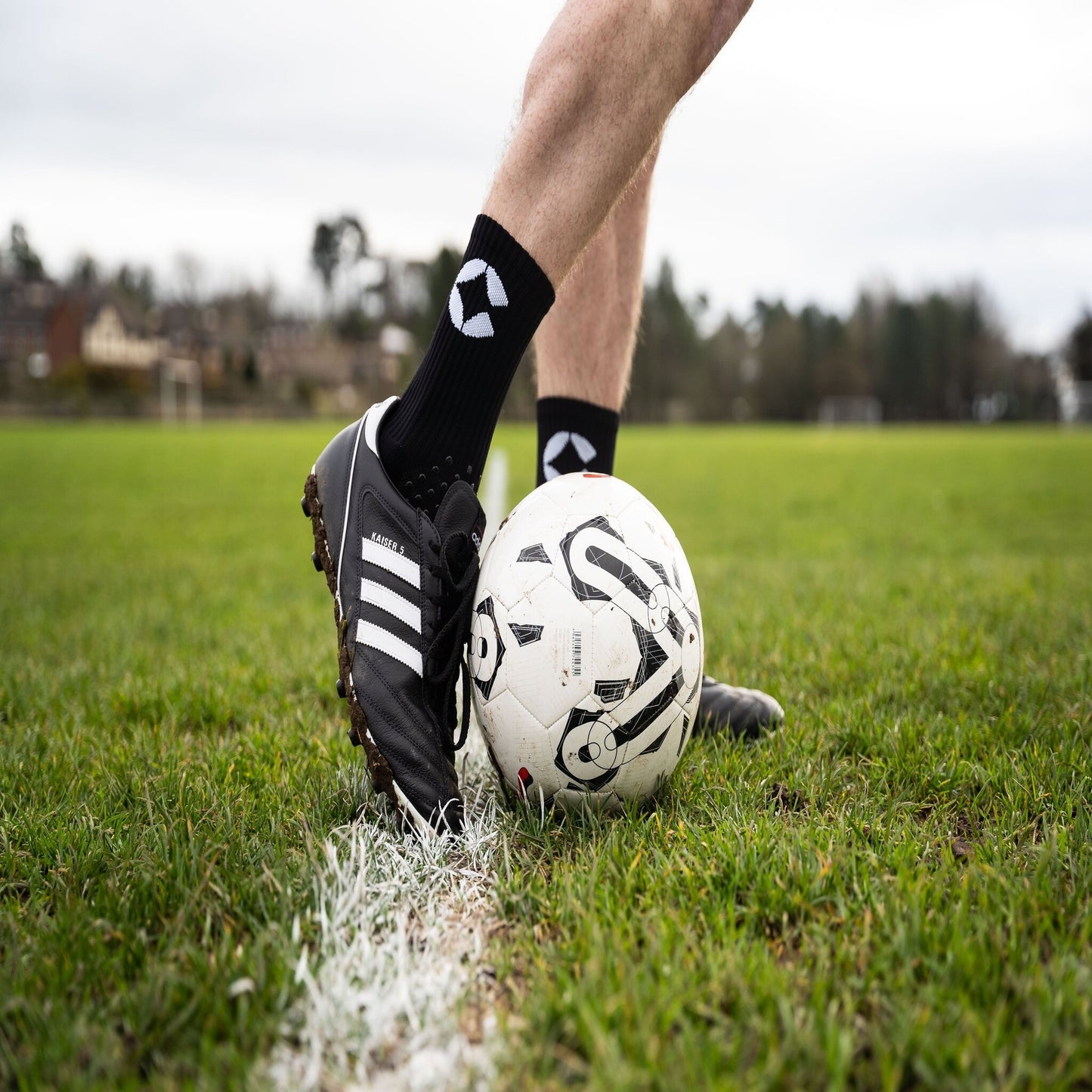 Conquer 360 Degree Grip Socks Black and White