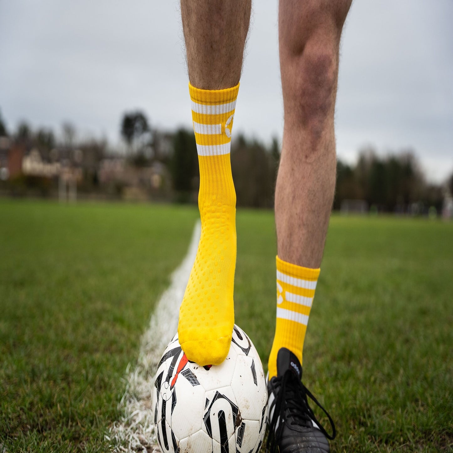 360 Degree Grip Socks - Yellow and White